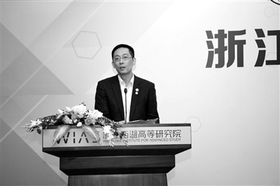 施一公在庆祝仪式上讲话
