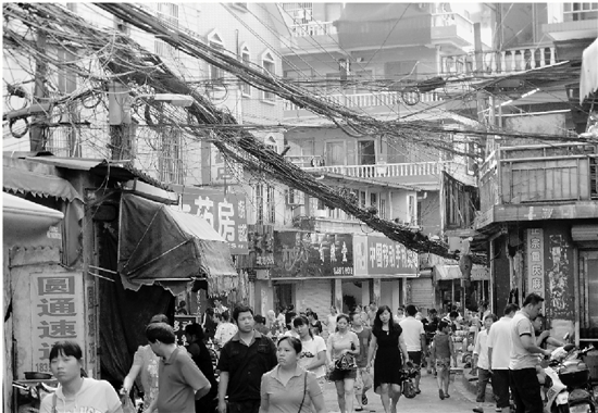 曾经的杨家牌楼，违建林立。