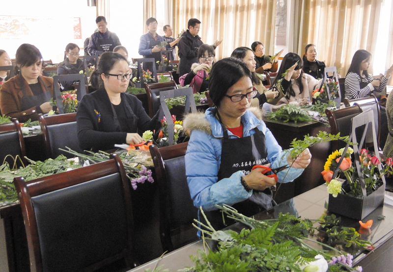 德信娱乐观摩授牌、课程体验、专家讲座 渝北区“阳光心育”校园行为青少年心理健康保驾护航