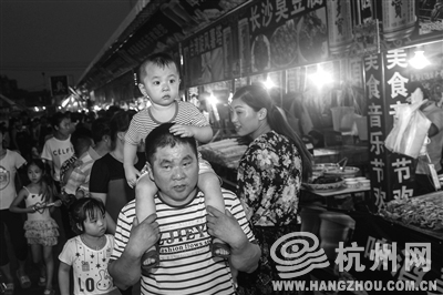 啤酒音乐节开幕了！
