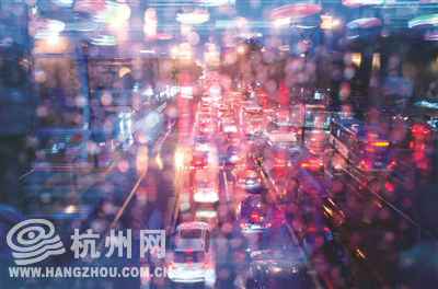周日马拉松可能要下雨 早上候场时有点凉