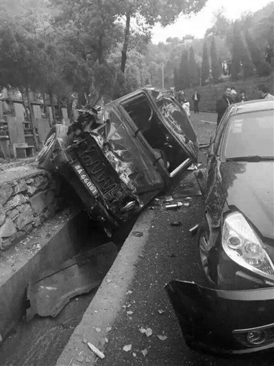 肇事的奔驰越野车 肇事的奔驰越野车