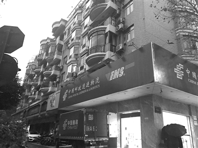 东河丽景苑，因为邻居对安全性有顾虑，加装电梯的方案搁置。 