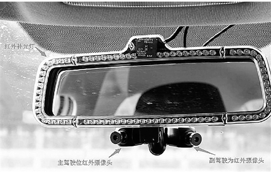教练车上的人脸识别系统。 教练车上的人脸识别系统。
