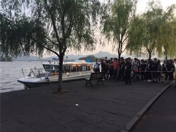昨天傍晚 西湖捞起一男尸！