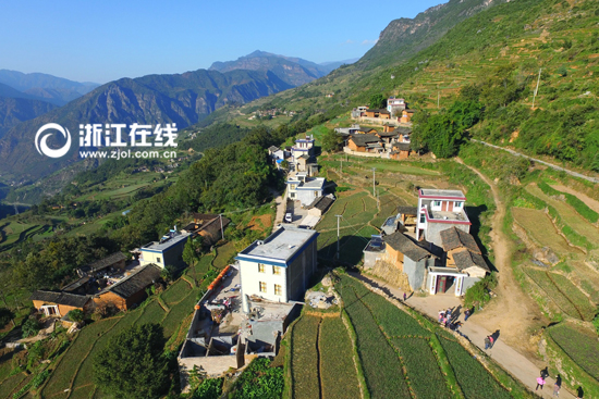 禄劝县有多少人口_禄劝县第一中学门口,竖立的牌子上是被清华,北大录取的两