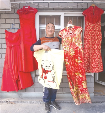 这四件喜庆礼服忘在杭州的哥尹师傅出租车上8天了 是婚礼穿的还是表演用的？